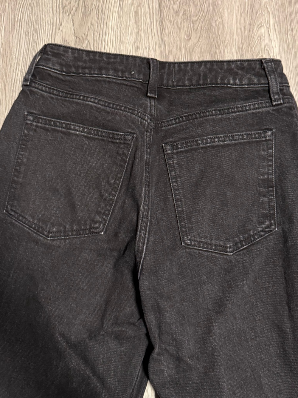 Abercrombie and Fitch High Rise 90s Relaxed Jean in Black - Picture 10 of 11